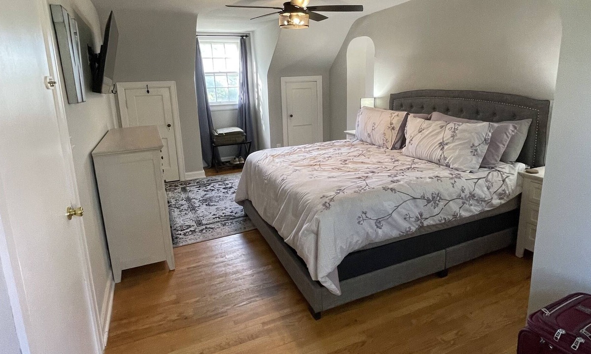 Mount Vernon House | Hometown charm, family friendly campus living