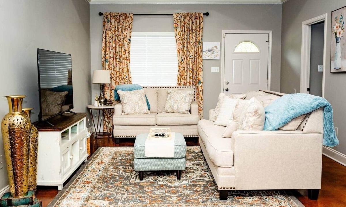 Broussard House | Hometown Hideaway King Suite