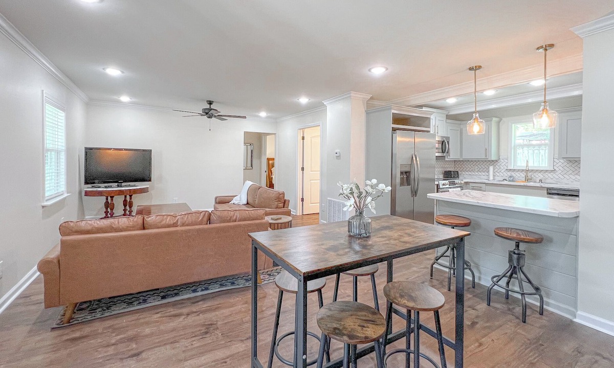 Starkville House | Hometown Hideaway, Walk to Main St, Starkville