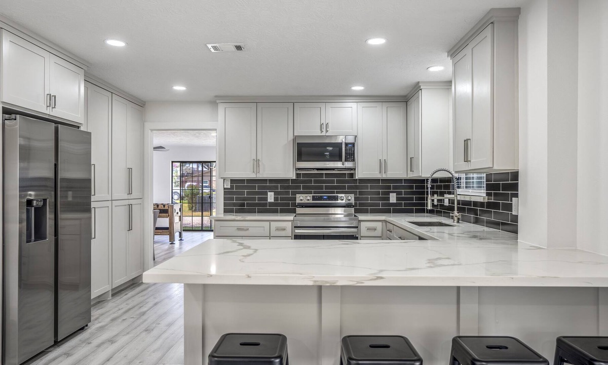 Katy House | Hometown Home- bright 5 bedroom w/ space to park