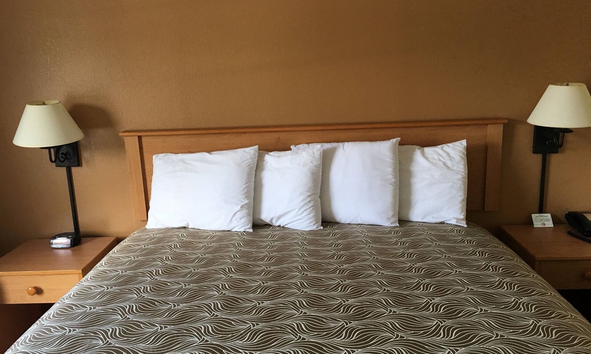 Soddy-Daisy Hotel | Hometown Inn Soddy Daisy