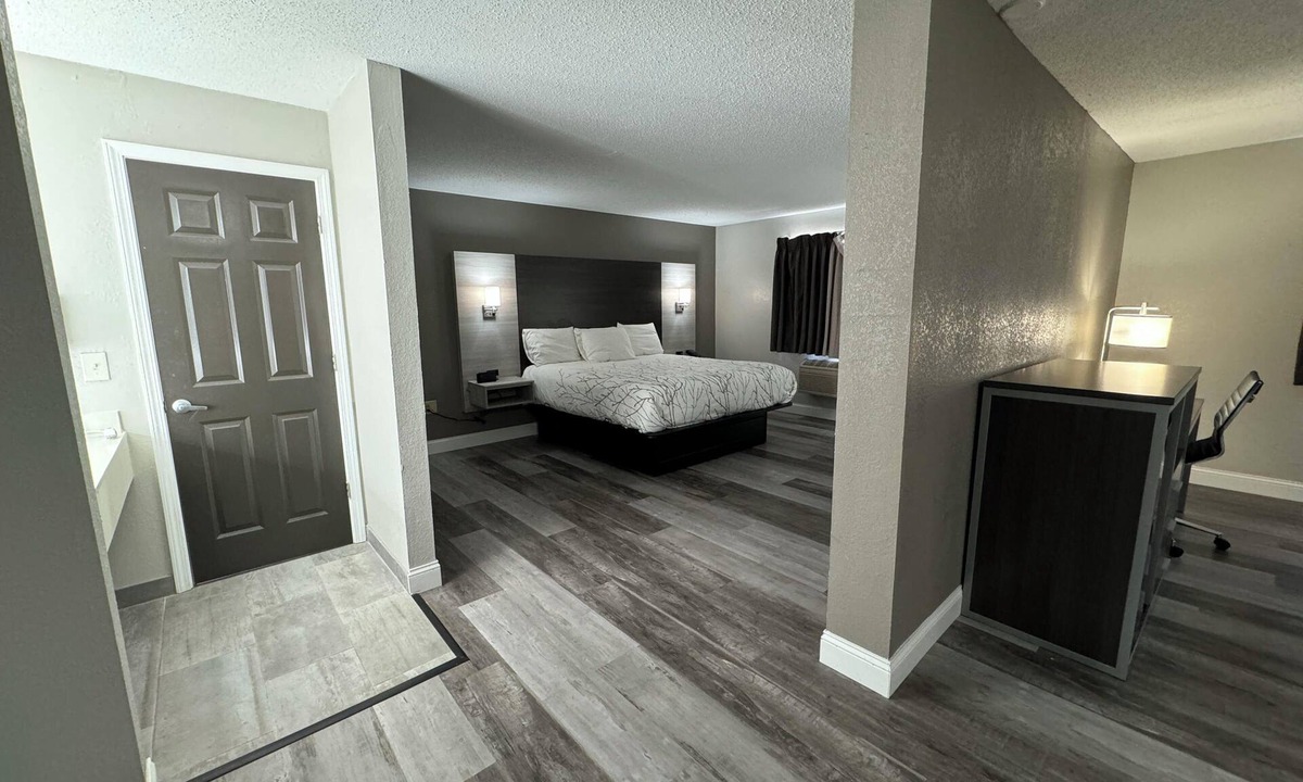Belle Plaine Hotel | HomeTown Inn & Suites