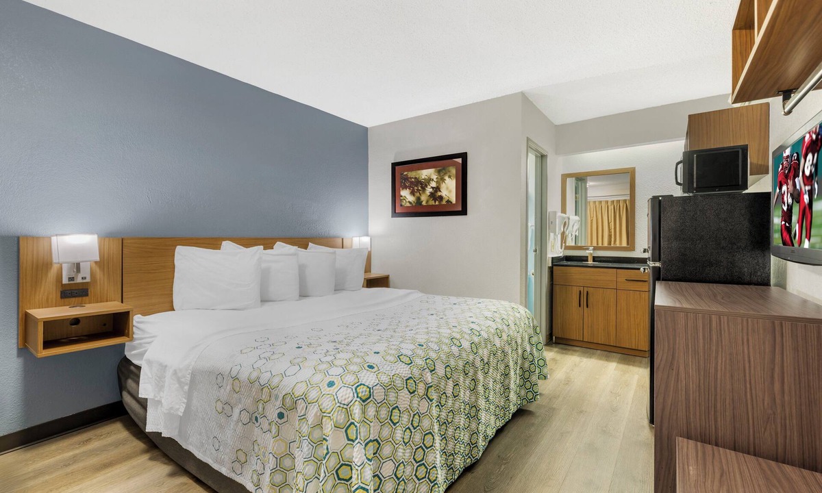 Bowmansville Hotel | HomeTowne Studios by Red Roof Buffalo - Niagara Airport
