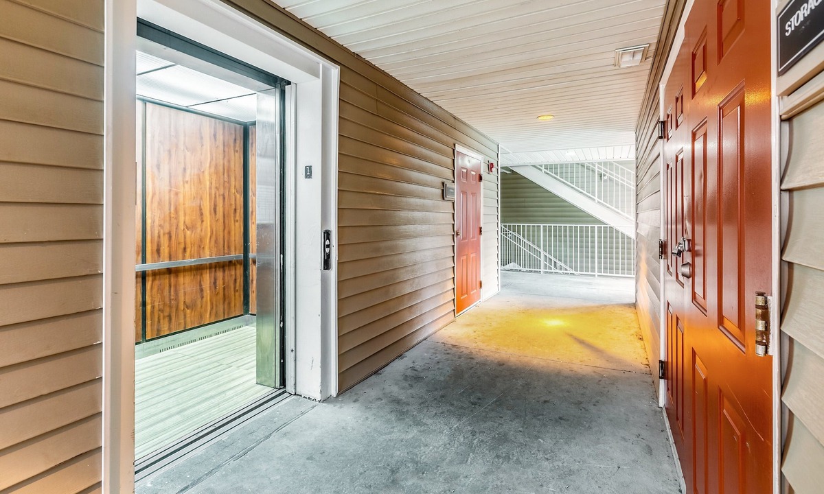 Gainesville Hotel | HomeTowne Studios By Red Roof Gainesville, GA