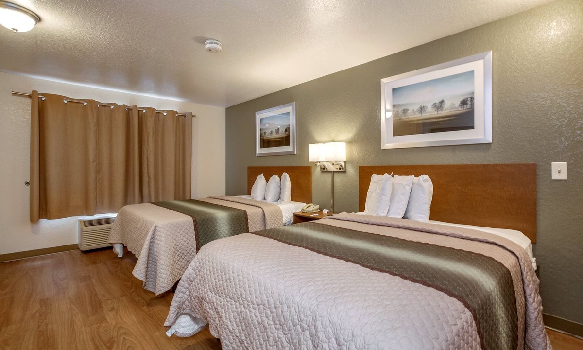Maple Shade Hotel | HomeTowne Studios by Red Roof Philadelphia – Mt Laurel/Maple Shade, NJ