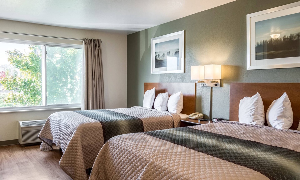 Salem Hotel | HomeTowne Studios by Red Roof Salem, OR