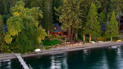 Homewood House | Homewood Lakefront by AvantStay