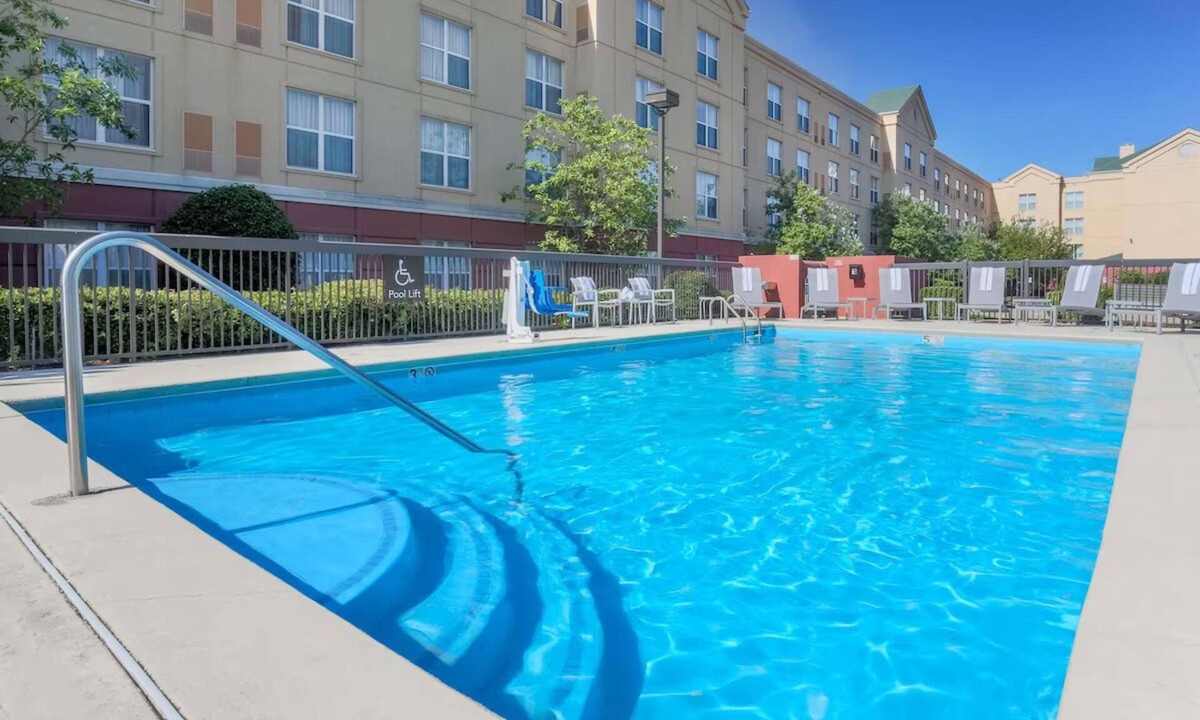Ellendale Hotel | Homewood Suites : 1BR w/Breakfast, Pool&Gym