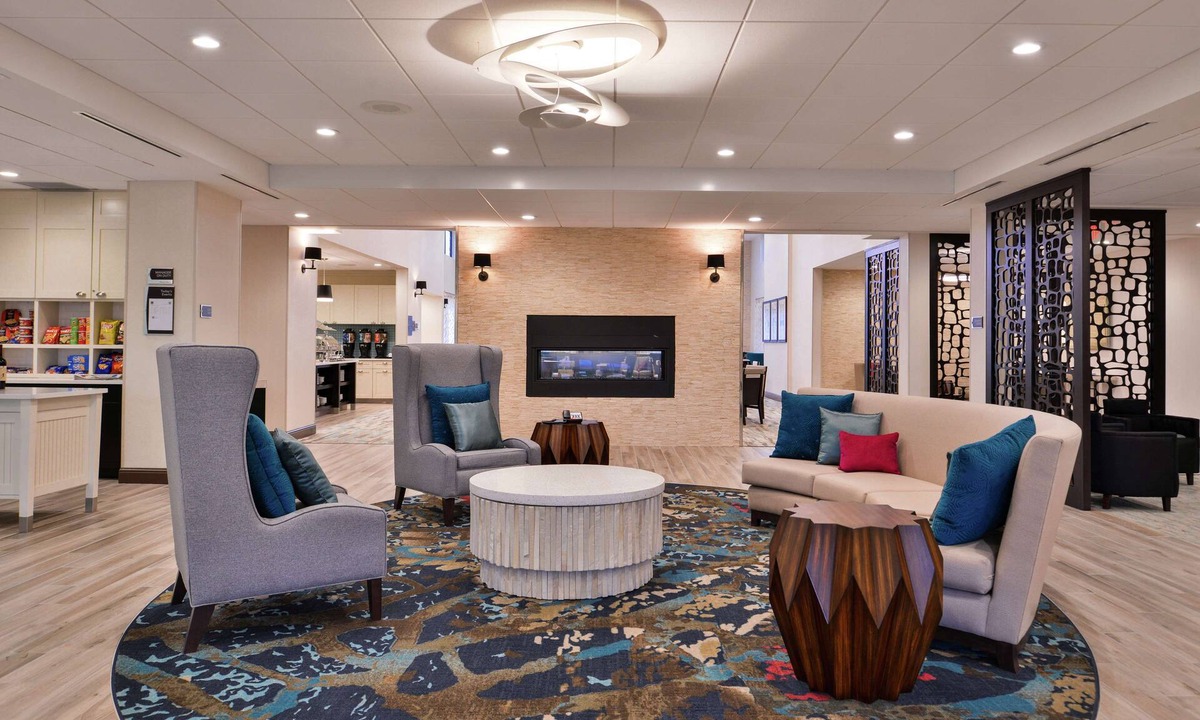 Des Moines Hotel | Homewood Suites by Hilton Des Moines Airport