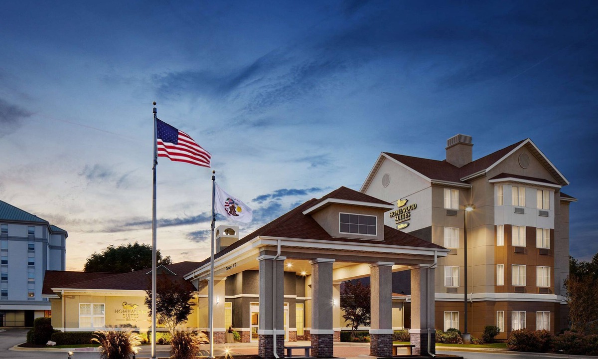 Champaign Hotel | Homewood Suites by Hilton Champaign-Urbana