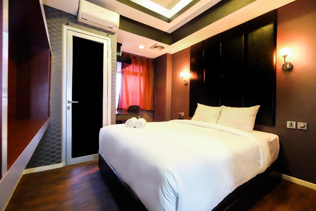 Sunter Apartment | Homey 2BR at Green Lake Sunter Apartment By Travelio