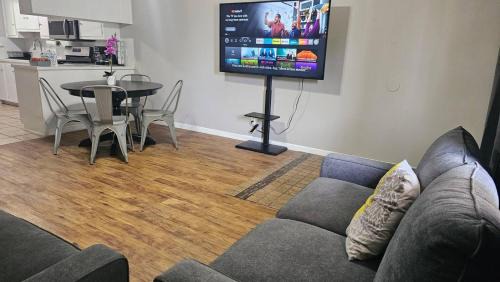 Austin House | Homey 2BR Home Near Downtown & Airport