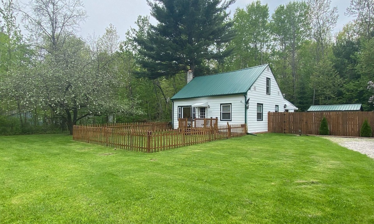Roscommon County House | Homey Houghton Haven