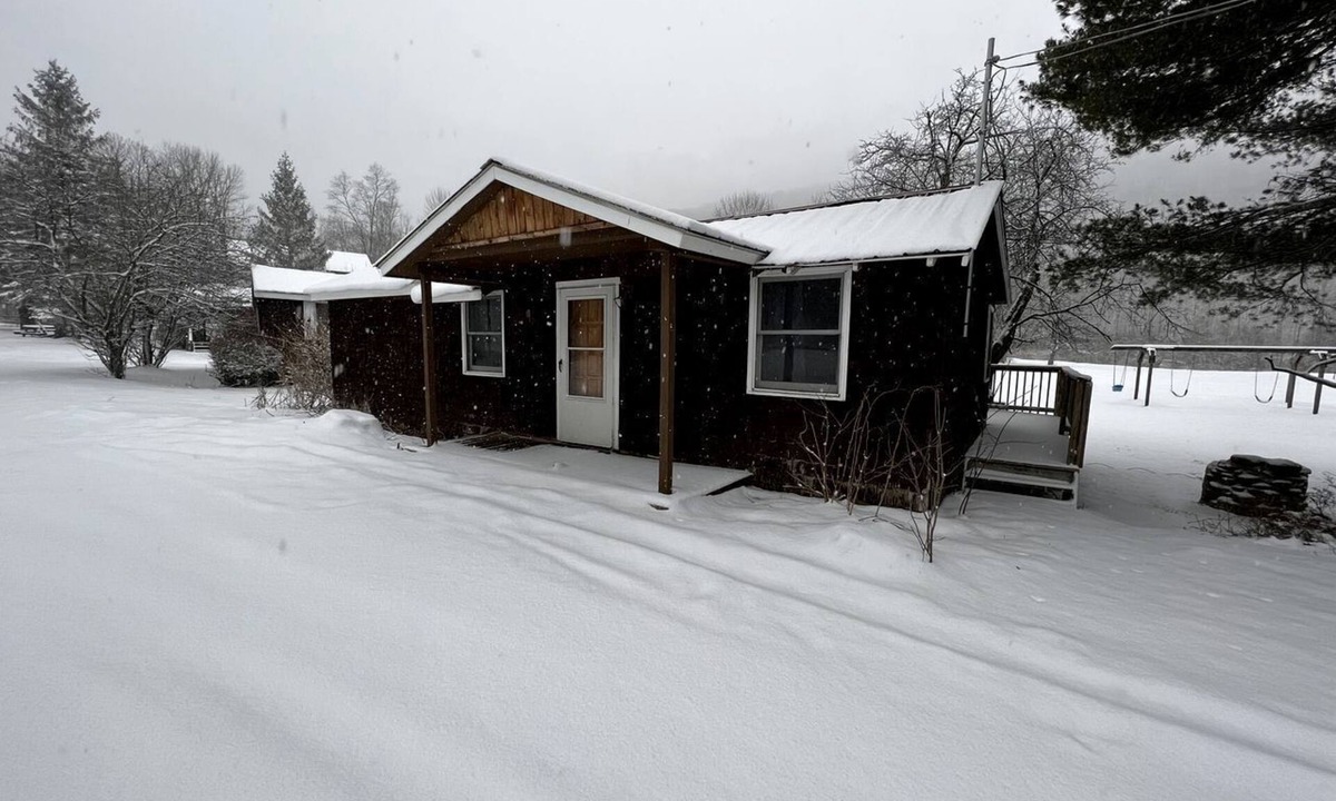 Big Indian Cabin | Homey Pet-Friendly Cabin Rental for Groups in the Catskills