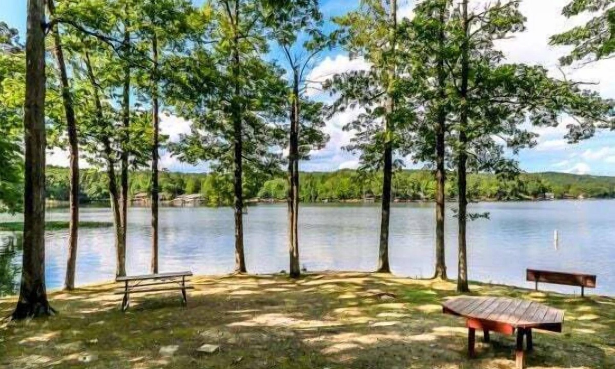 Hot Springs Village House | Homey, Roomy, with Lake View!