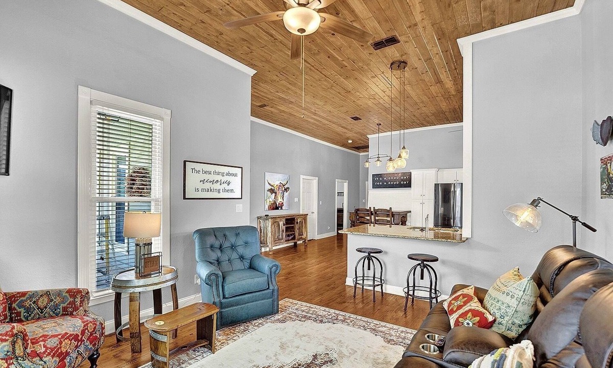 Hondo House | Hondo Haus | 2 King Suites Dog-Friendly Fenced Yard