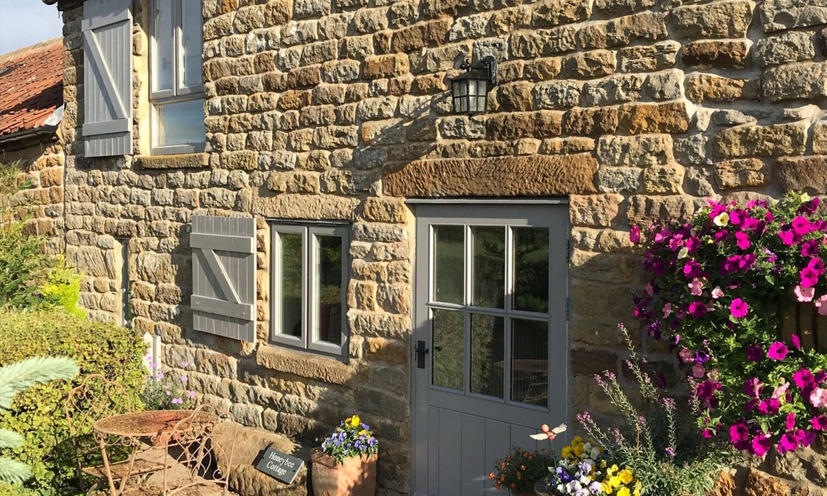Staintondale Cottage | Honey Bee Cottage