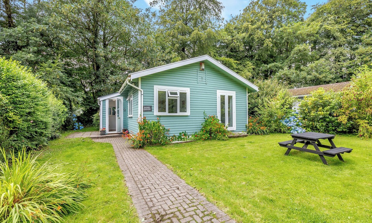 Holsworthy Cottage | Honey Hanger - W43106