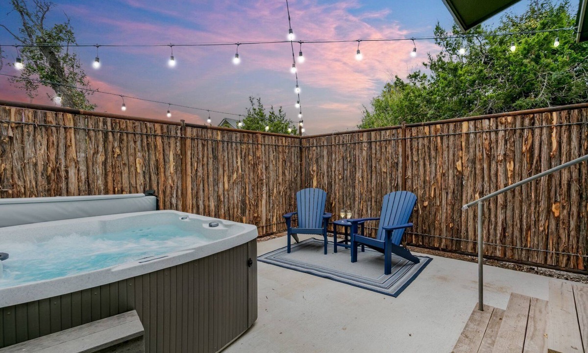 Fredericksburg Cabin | Honey Hill Morning Mimosa | Close to town | Full Kitchen