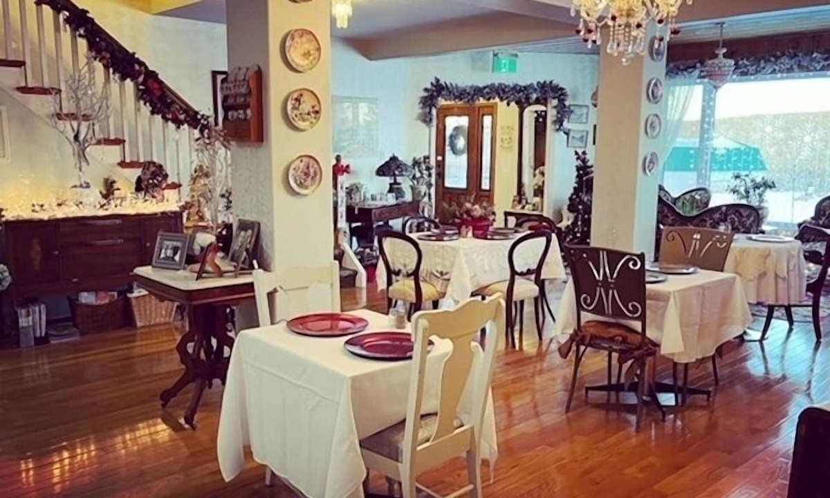Onanole Bed & Breakfast | Honeycomb Bed & Breakfast