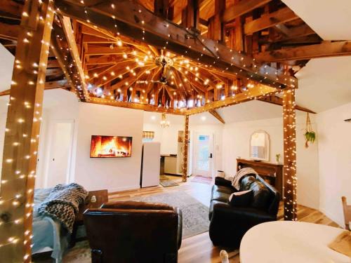 Travelers Rest House | Honeymoon Hollow