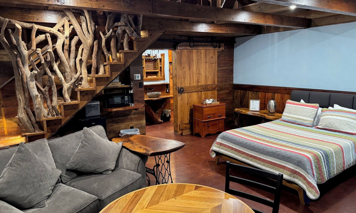 Weatherford Cabin | Honeymoon/Staycation Cabin