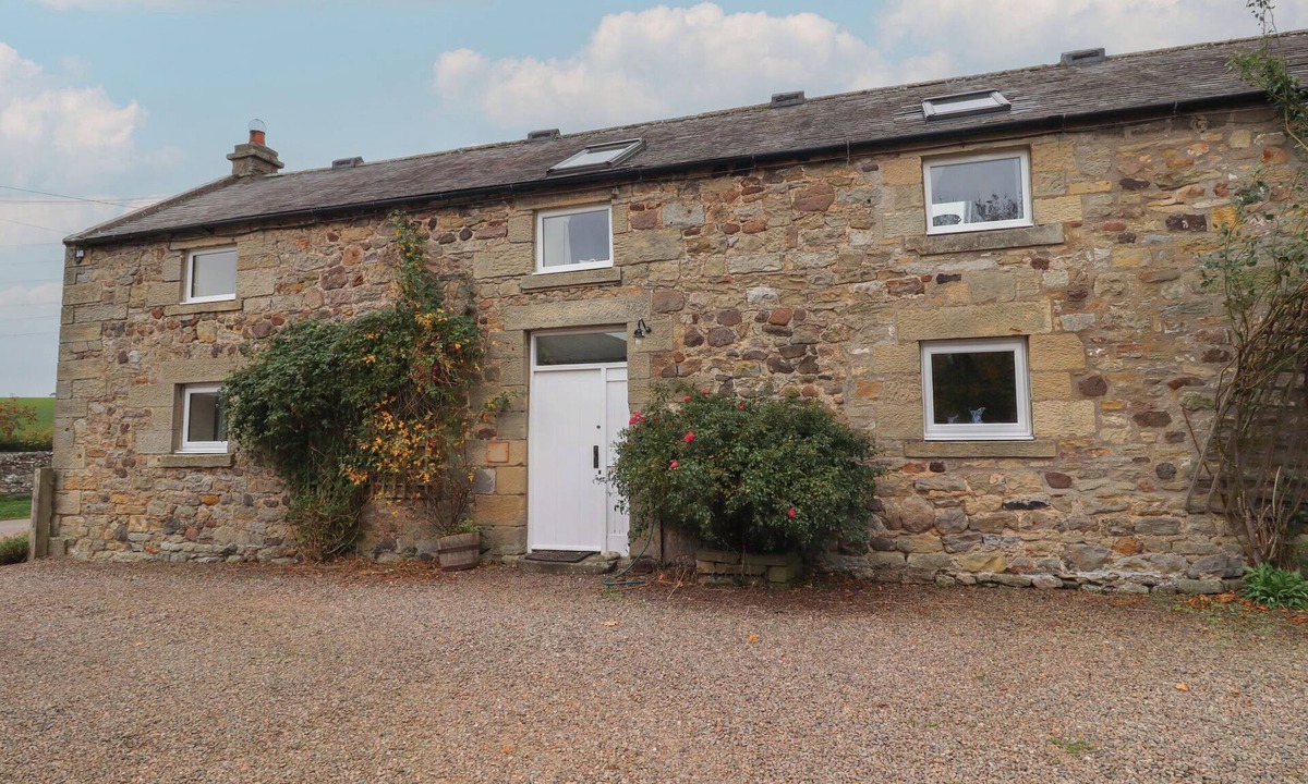 Old Bewick Cottage | HONEYMUG, pet friendly, with open fire in Powburn