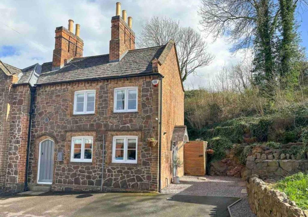 Mountsorrel House | Honeysuckle Cottage