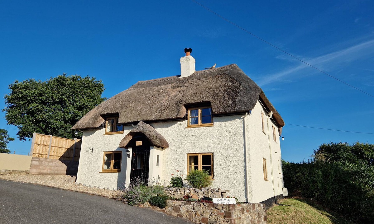 Smallridge Cottage | HONEYSUCKLE COTTAGE, pet friendly, with open fire in Axminster