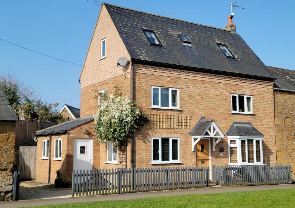 Sibford Gower House | Honeysuckle Cottage Middle Tysoe