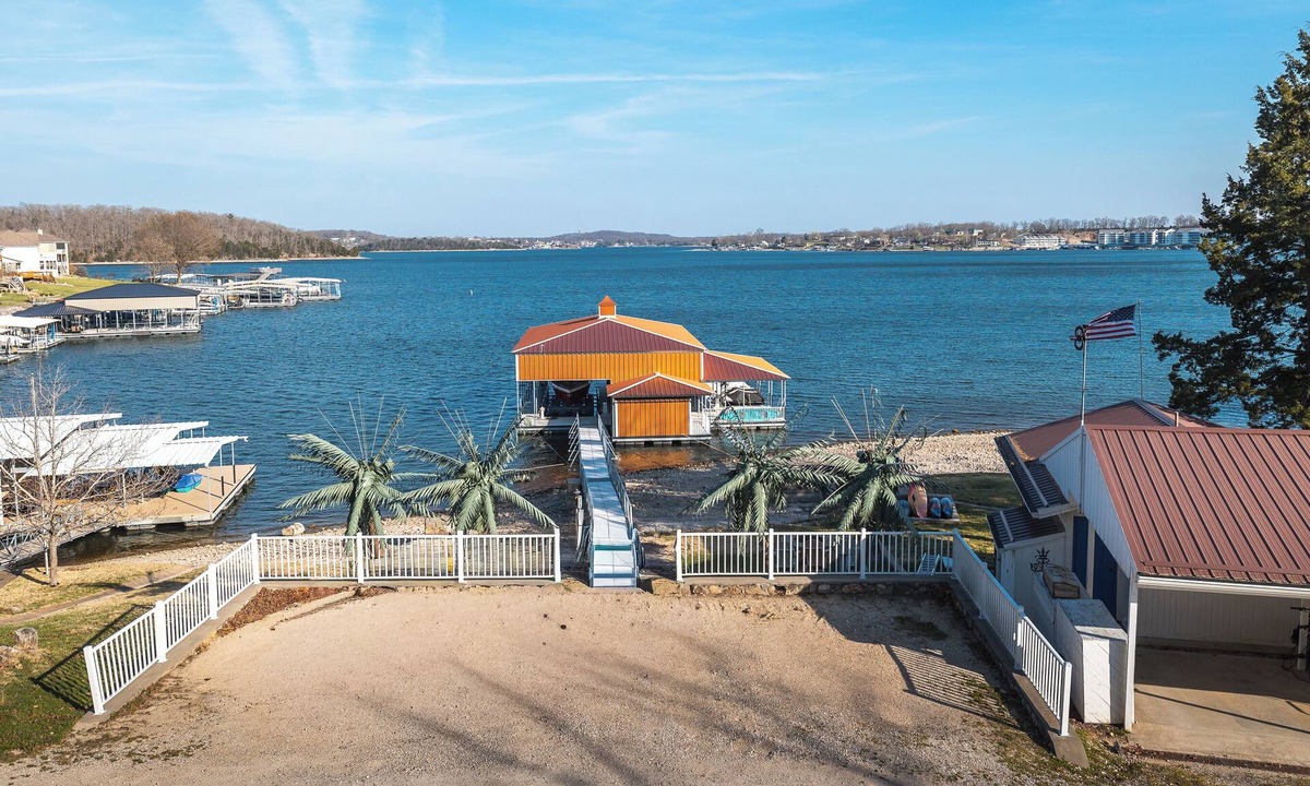Gravois Mills House | Honeysuckle House-Luxury 5BR&Loft Lakefront-King Suites-Chef Kitchen-Custom Dock