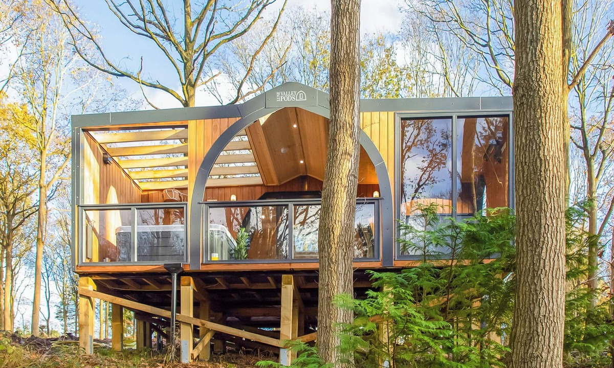 Overton-on-dee Ski Chalet | Honeysuckle Treehouse