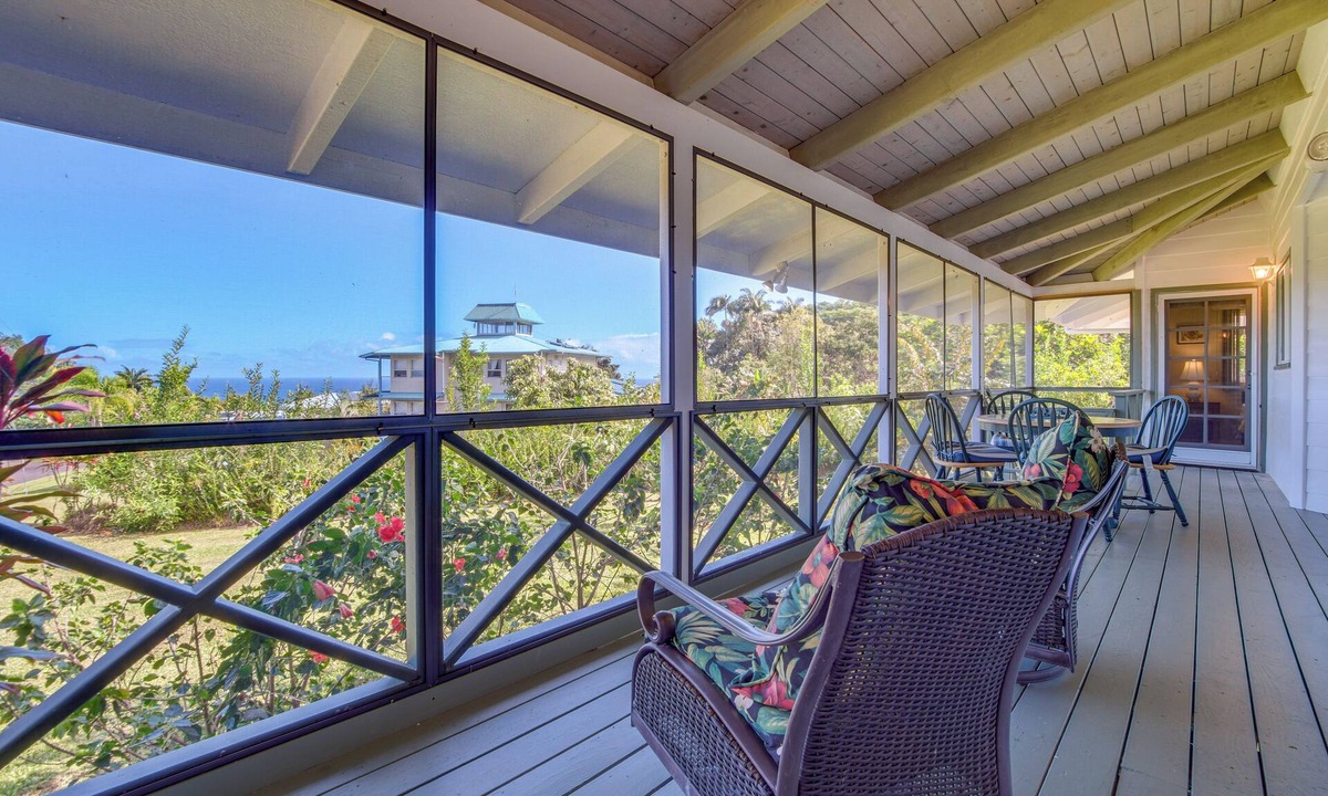Honomu House | Honomu Home w/Screened Lanai + Ocean Views!
