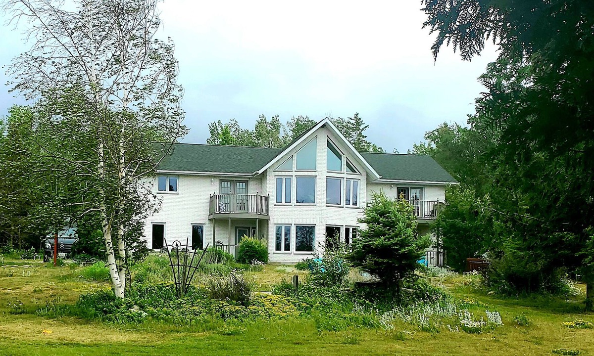 Little Current House | Honora Bay Hideaway