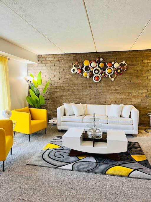 Monroeville Apartment | HONORAY-Kes