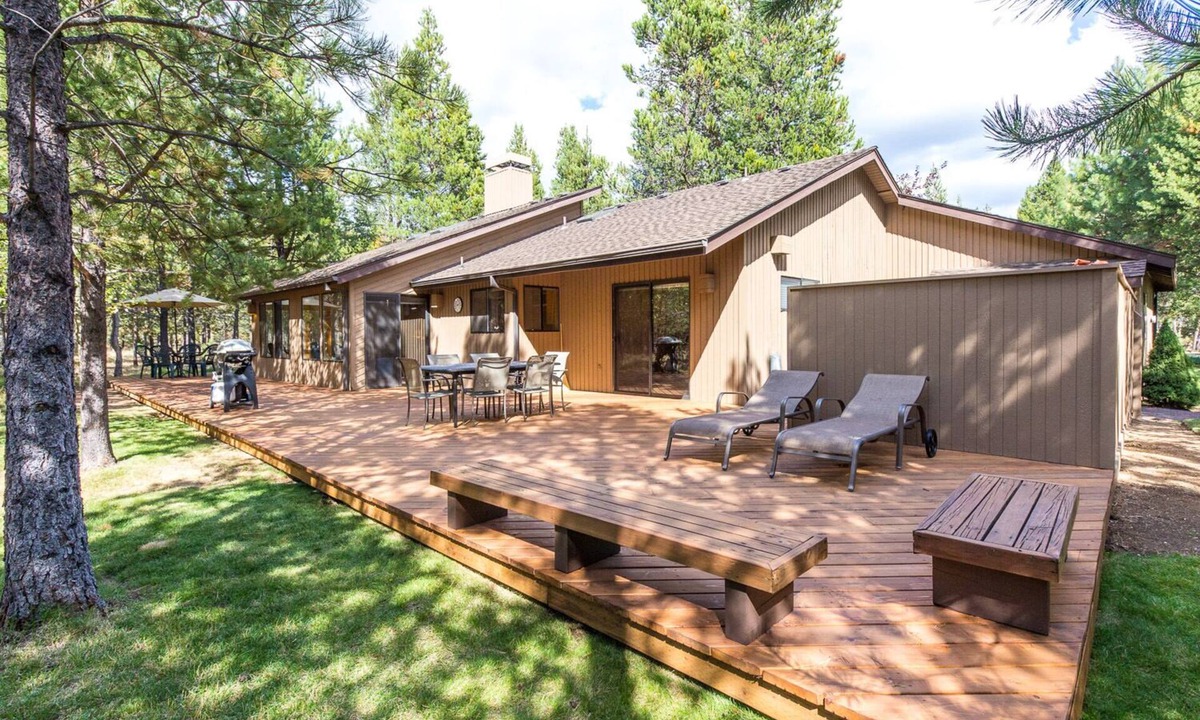 Sunriver House | HOOD03 - Remodeled Home, Private, Quiet Setting, Hot Tub