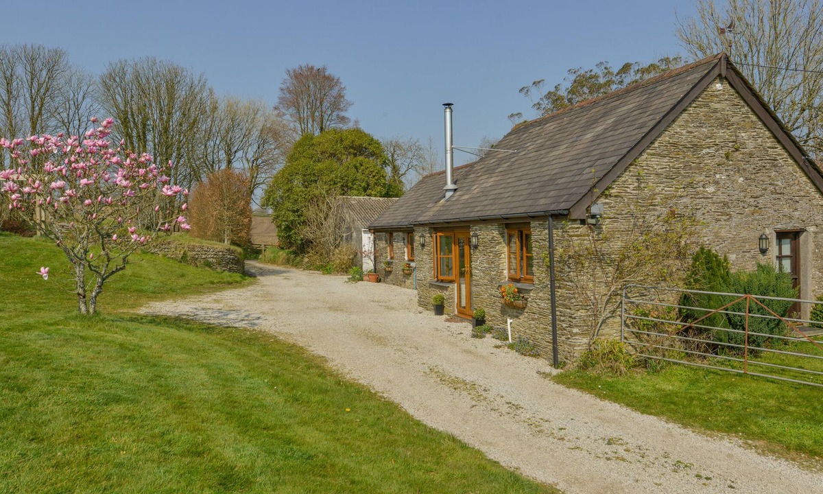 Pelynt Cottage | HOOK COTTAGE, pet friendly, with open fire in Looe