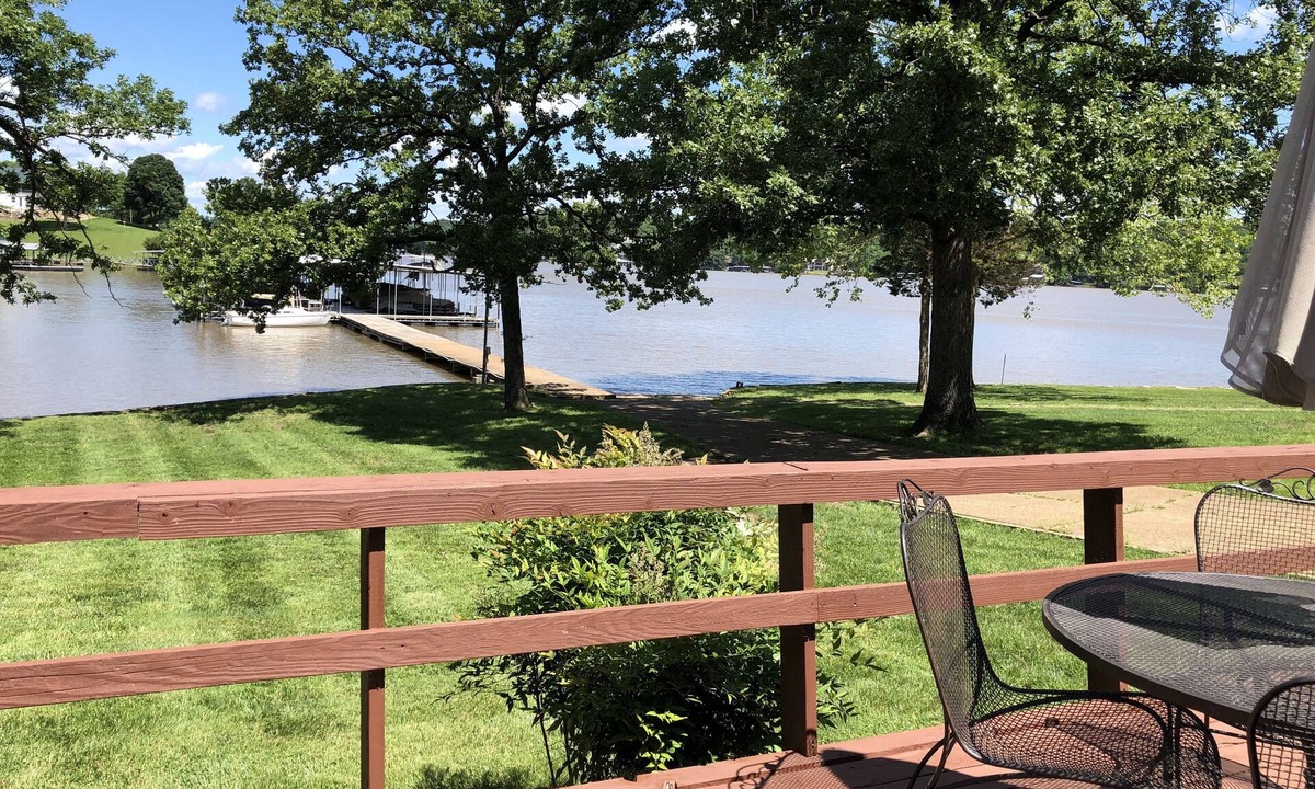 Roach House | 'Hook House' Lakefront home in quiet cove with beautiful view.