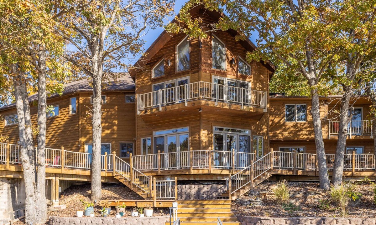 Camdenton House | Hook Lane - Massive Waterfront Home!