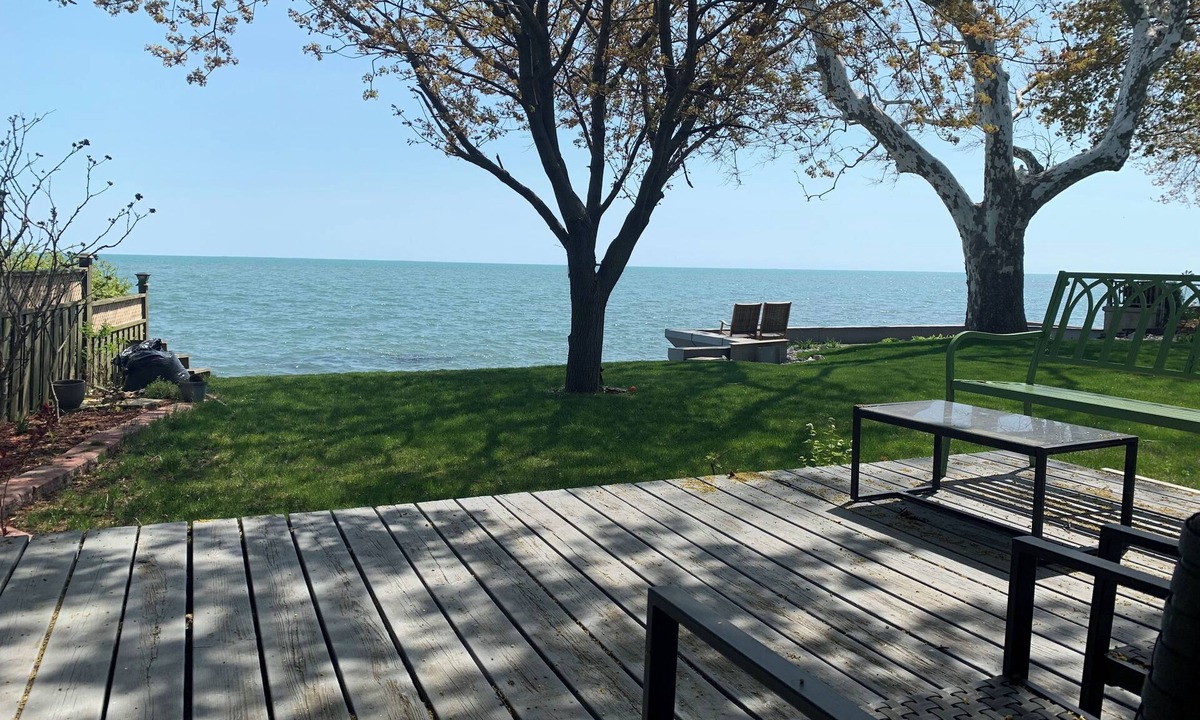 Ruthven Cottage | "Hook, Line,& Sinker"- At the edge of Erie; 7 days stay plus 1 chartering freen