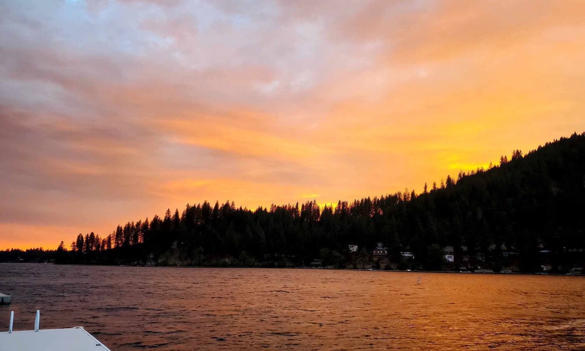 Loon Lake House | Hook, Wine & Sinker Escape nDeer Lake Waterfront