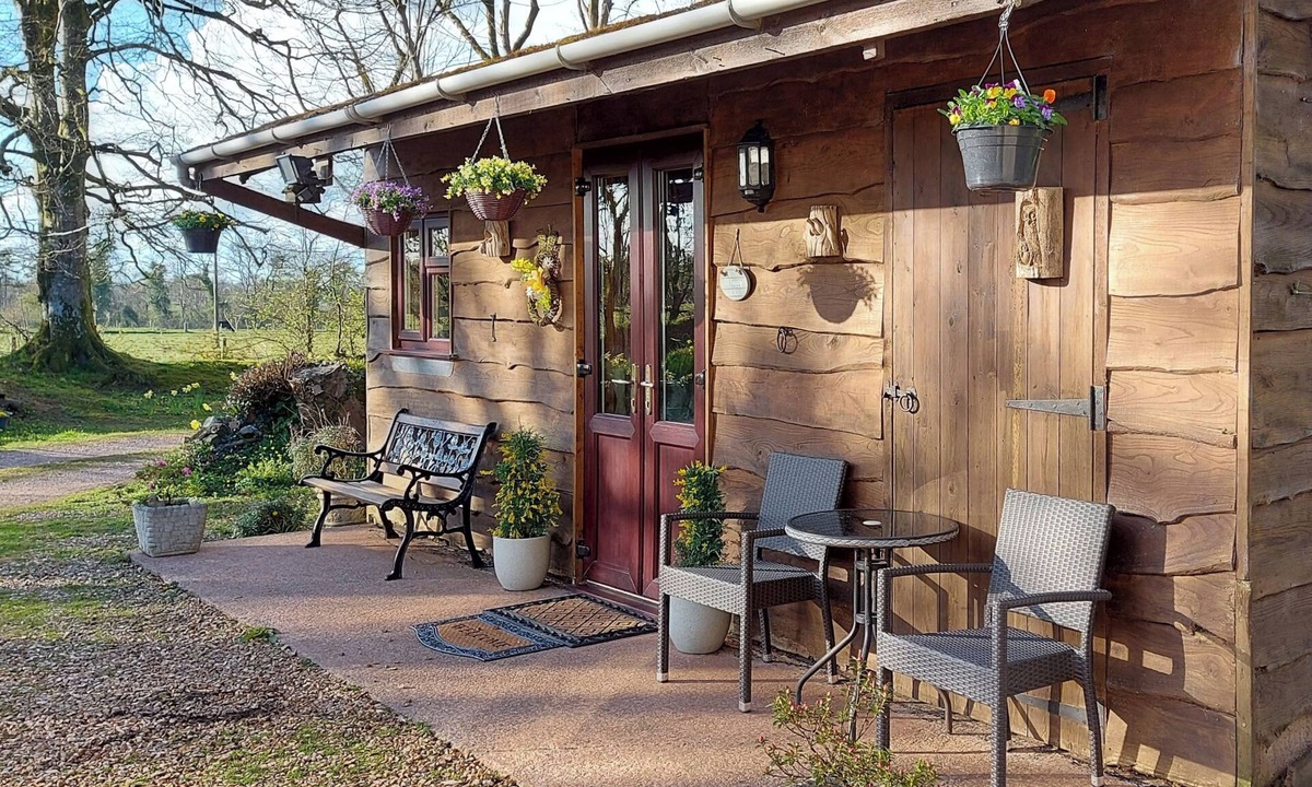 Honiton Cottage | Hooked Rise Holiday Lodge