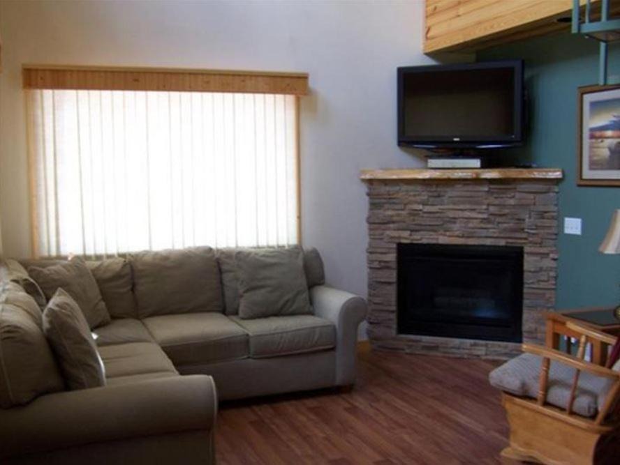 Poynette House | Hookers Resort Cabin Home 1