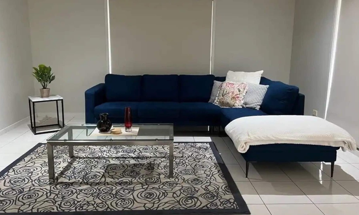 Biggera Waters House | Hop, Skip An Jump 2 Harbour Town