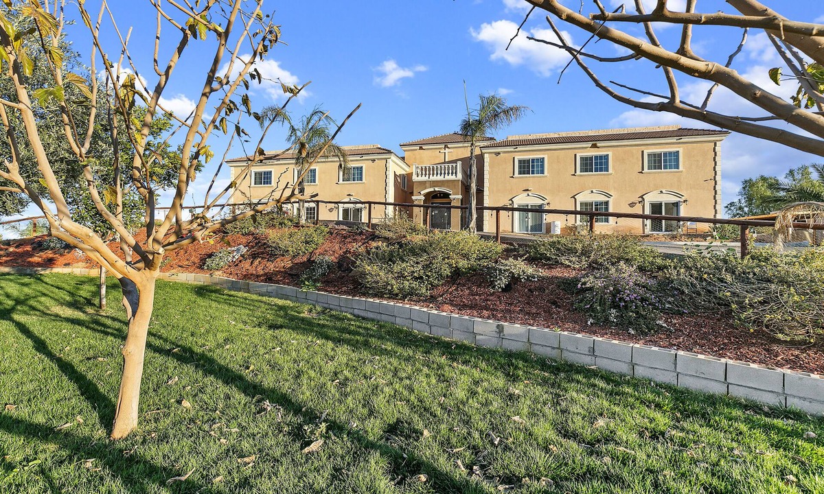 Perris House | Hope Haven, Christian Setting, Sleeps 76. 20Baths, Ideal for Groups & Churches