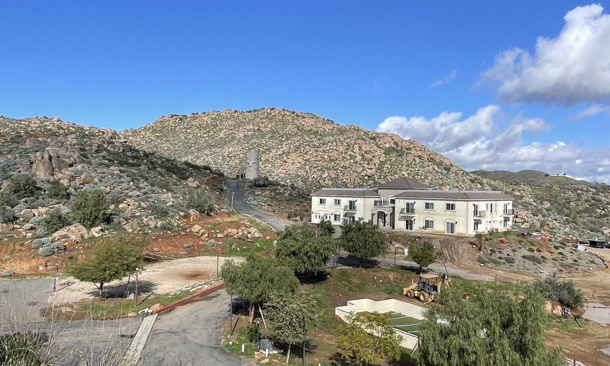 Perris House | Hope Hostel 18 Bedroom Christian Setting