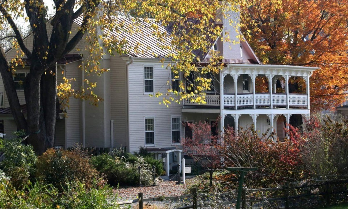Sperryville Bed & Breakfast | Hopkins Ordinary Bed Breakfast and Ale Works