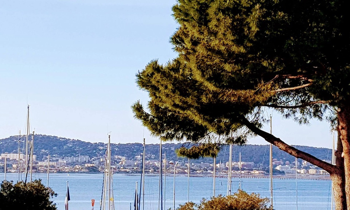 Bouzigues Apartment | Horizon Bleu. View of the Thau Basin and Sète