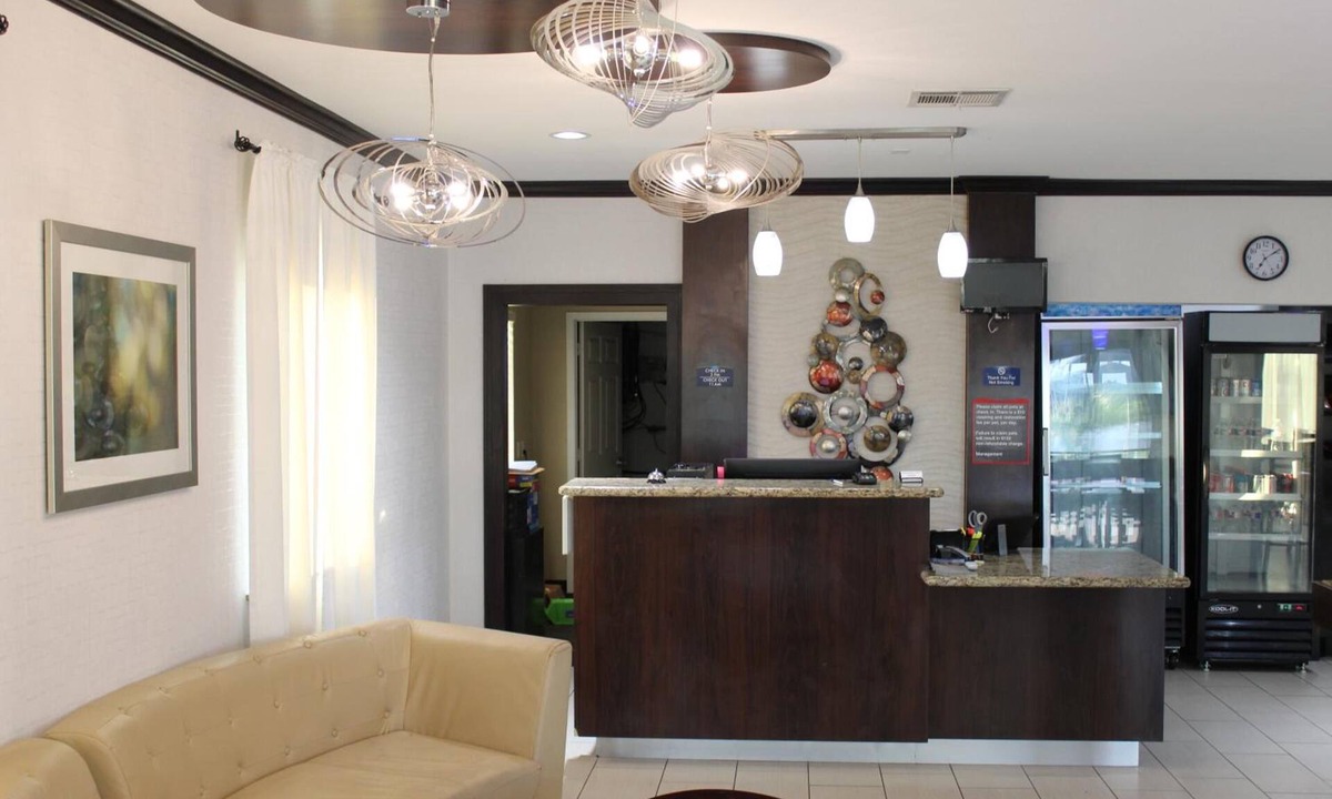 Pearsall Hotel | Horizon Inn & Suites - Pearsall