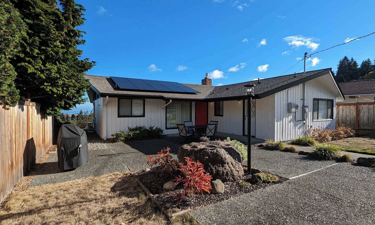 Port Angeles House | Horizon Stunning Home with Breathtaking Views